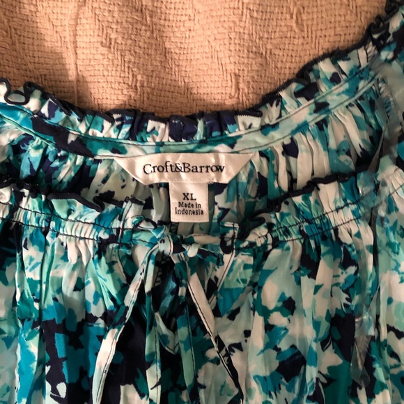 Top - Picture 2 of 2